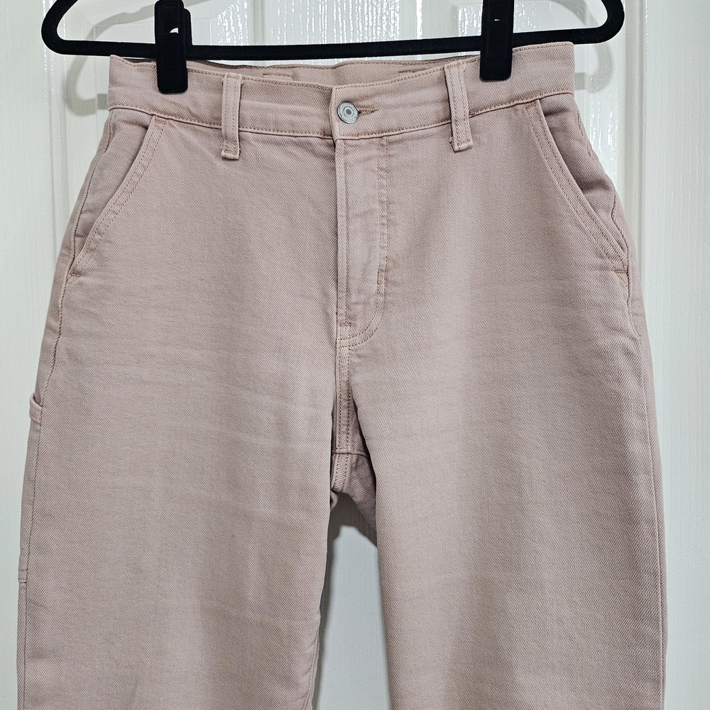 Old Navy Women's Straight Curvy Fit Jeans in Light Pink Size 4.